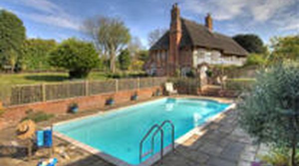 large group holiday cottage in kent