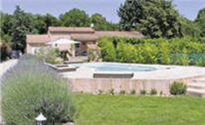 holiday villa in provence with hot tub